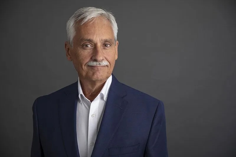 House-Hasson CEO Steve Henry to Retire at Year’s End 1 Steve Henry, chief executive officer of House-Hasson Hardware Company, will retire at the end of the year.