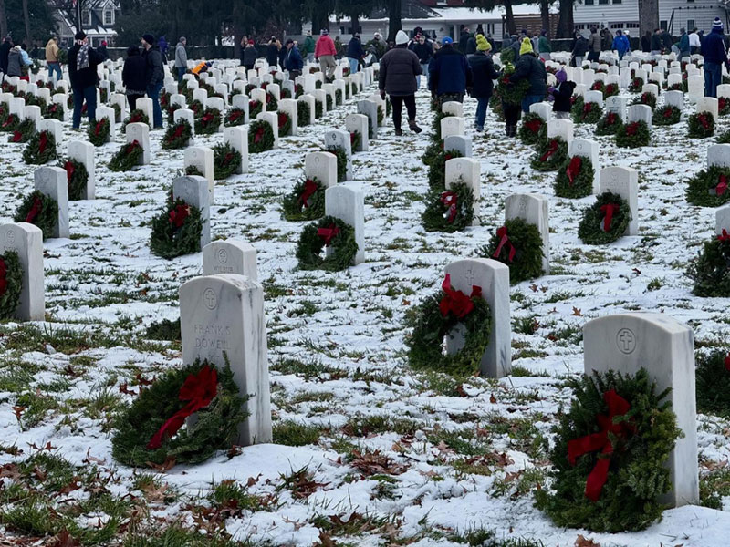 Brownsboro Hardware & Paint Customers Rally to Fund 11,400 Wreaths for Veterans in Louisville 2 Wreath 4 Brownsboro Hardware & Paint Customers Rally to Fund 11,400 Wreaths for Veterans in Louisville